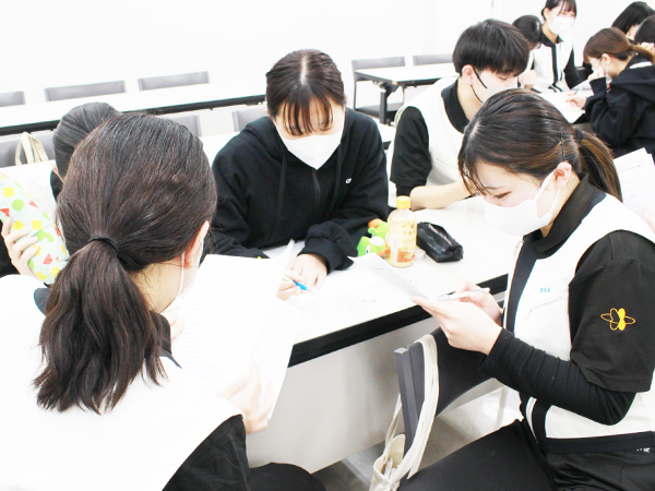 １年生、電話の応対を練習☆